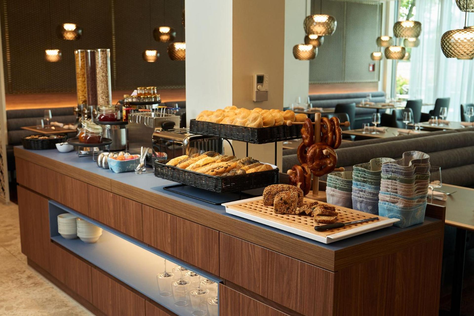 Hotel Le Parc Βίνερ Νόιστατ Εξωτερικό φωτογραφία