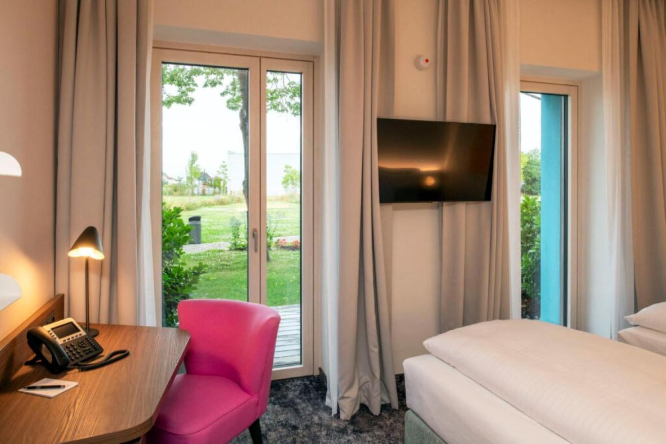 Hotel Le Parc Βίνερ Νόιστατ Εξωτερικό φωτογραφία